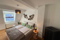 Schlafzimmer 1